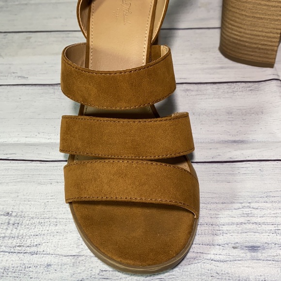 Universal Thread Chunky Heel Sandals Size 7.5 - Picture 5 of 13